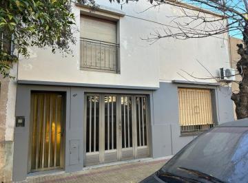 Casa de 4 ambientes, La Plata · Casa 4 Ambientes Cochera Cubierta Jardin y Quincho Excelente Estado y Ubicacion Calle 530 Tolosa