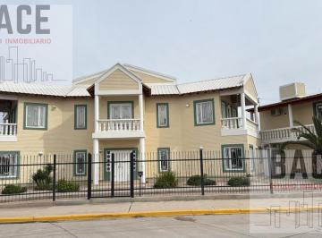 Casa · 720m² · 10 Ambientes · 6 Cocheras · Venta de Espectacular Casa en El Centro de Catriel - Rio Negro.