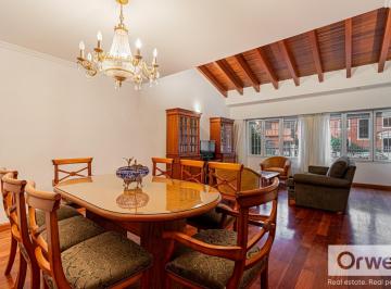 Casa · 256m² · 5 Ambientes · 2 Cocheras · Casa 4 Ambientes con Jardin y Cochera. Barrio River