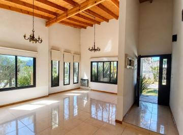 Casa · 98m² · 4 Ambientes · 2 Cocheras · Casa 4 Ambientes en Venta Pileta San Vicente