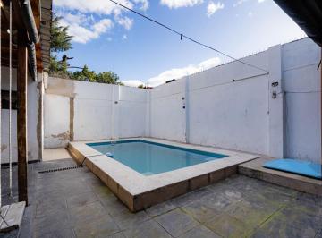 Casa · 66m² · 3 Ambientes · 1 Cochera · Casa 3 Ambientes con Pileta y Parrilla - Isidro Casanova