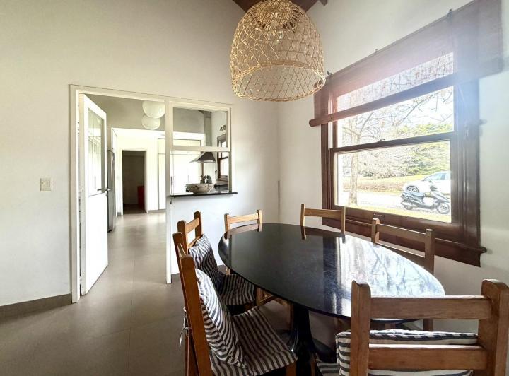 Casa · 280m² · 7 Ambientes · 1 Cochera
