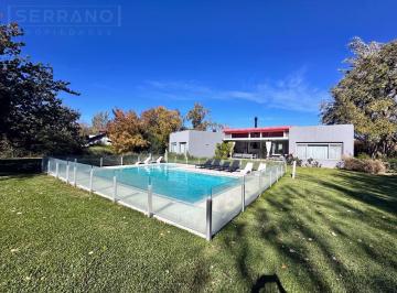 Casa · 230m² · 6 Ambientes · 3 Cocheras · Casa Moderna en Venta Desarrollada en Una Planta en Estancias del Pilar