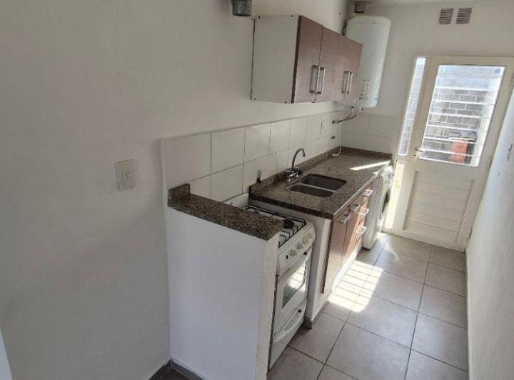 Casa · 75m² · 4 Ambientes · 1 Cochera