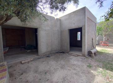 Casa · 66m² · 3 Ambientes · 1 Cochera · Construcción Gruesa en Venta