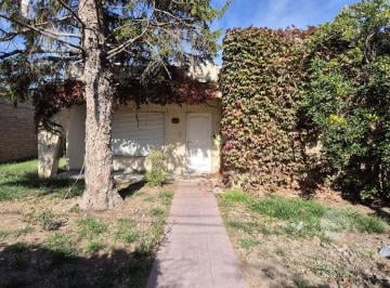 Casa · 85m² · 3 Ambientes · Venta de Casa 2 Dorm. en El Centro de La Ciudad de Allen - a Reciclar