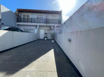 PH de 3 ambientes, Tres de Febrero · Caseros Centro. Duplex 3 Amb, con Cochera y Fondo Libre