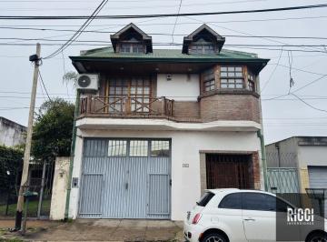 Casa · 332m² · 4 Ambientes · 3 Cocheras · Casa 4 Ambientes en Alquiler con Galpon Apto Comercial Berazategui Centro