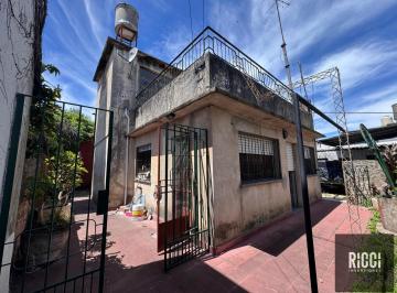 PH · 260m² · 3 Ambientes · Casa en Venta 2 Ambientes en Berazategui Centro a Remodelar con Galpon