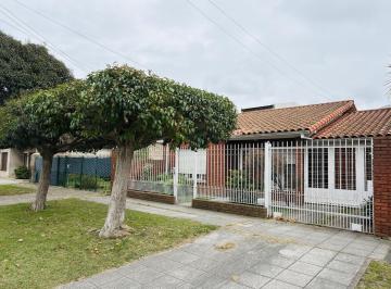 Casa · 198m² · 3 Ambientes · Casa Venta 3 Ambientes con Dependencia en Intendente Olivieri 2200 Quilmes Oeste