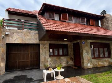 Casa · 160m² · 8 Ambientes · 1 Cochera · Venta de Chalet con Cochera Cubierta
