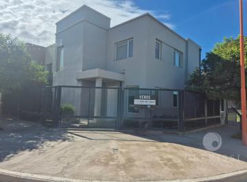 PH · 121m² · 5 Ambientes · 2 Cocheras · Venta de Duplex Tipo Casa en B° Ayres de Septiembre - Cipolletti - Apto Credito