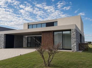 Casa · 216m² · 5 Ambientes · 2 Cocheras · Casa a Estrenar en Barrio La Providencia - Canning