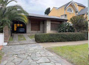 Casa · 110m² · 3 Ambientes · 2 Cocheras · Casa 3 Amb. en Alquiler Castelar Centro, Moron