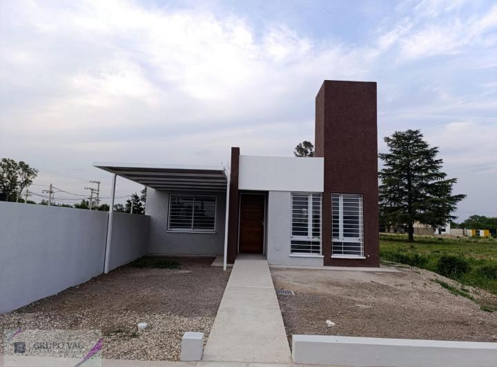 Casa · 100m² · 3 Ambientes · 1 Cochera