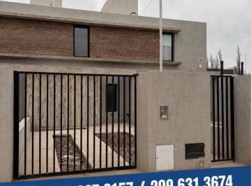 Casa de 2 ambientes, Cipolletti · Duplex en Venta Cipolletti