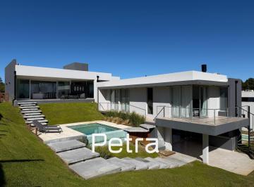 Casa · 284m² · 6 Ambientes · 1 Cochera · Casa en Venta en Costa Esmeralda - Garaje - Gas Natural