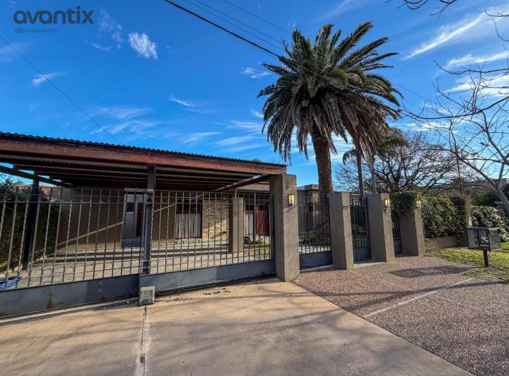 Casa · 187m² · 5 Ambientes · 2 Cocheras
