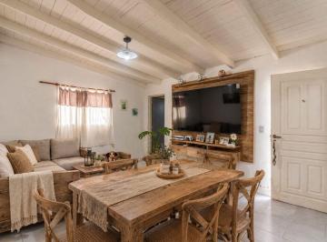 Casa de 7 ambientes, Pilar · Propiedad Multifamiliar - Casa con 3 Departamentos Al Fondo - Oportunidad Inversor