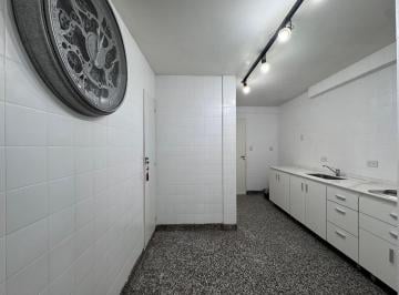 Departamento · 81m² · 3 Ambientes · 1 Cochera · 3 Ambientes con Dos Baños, Balcon y Cochera.