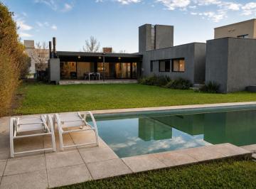 Casa · 150m² · 6 Ambientes · 2 Cocheras · Casa Puerto Roldan Una Planta 3 Dorm. Pileta