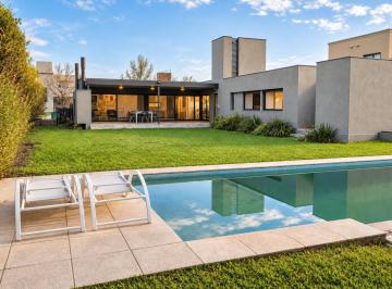 Casa · 150m² · 6 Ambientes · 2 Cocheras · Casa Puerto Roldan Una Planta 3 Dorm. Pileta