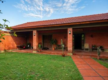 Casa · 380m² · 5 Ambientes · 1 Cochera · Venta de Casa en El Zanjón Santiago del Estero