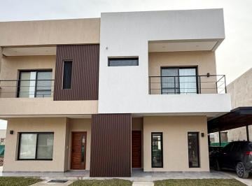 Casa · 130m² · 5 Ambientes · 2 Cocheras · Venta Duplex Springpark Pilar 5amb Parrilla y Parque