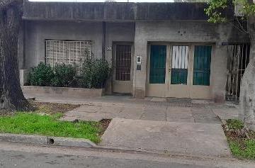Casa · 114m² · 4 Ambientes · 1 Cochera · Casa Dorrego 4040