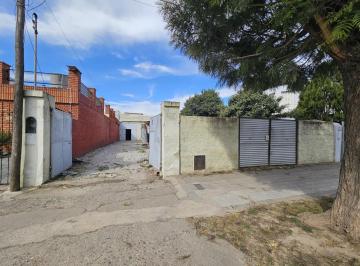 Bodega-Galpón · 700m² · 3 Ambientes · Terreno de 840 m² con Gran Galpón en Av Madrid