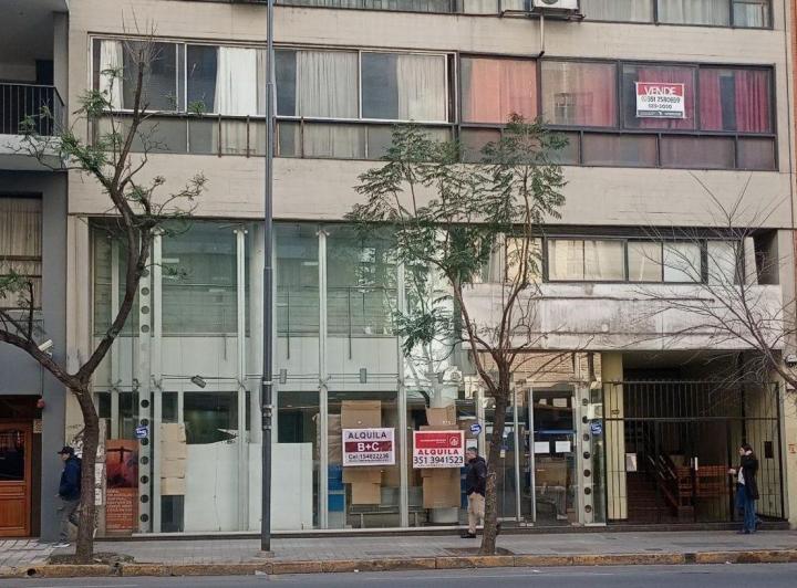 Local comercial · 690m² · 6 Ambientes