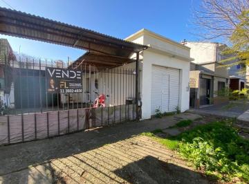 Casa · 50m² · 1 Ambiente · 1 Cochera · Casa en Gran Lote en Quilmes en Venta