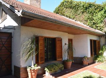 Casa · 170m² · 5 Ambientes · 2 Cocheras · Casa de 5 Ambientes Temperley en Venta