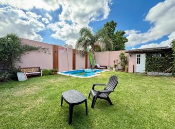 Casa · 105m² · 4 Ambientes · 1 Cochera · Venta Casa Cuatro Ambientes en Villa Luzuriaga