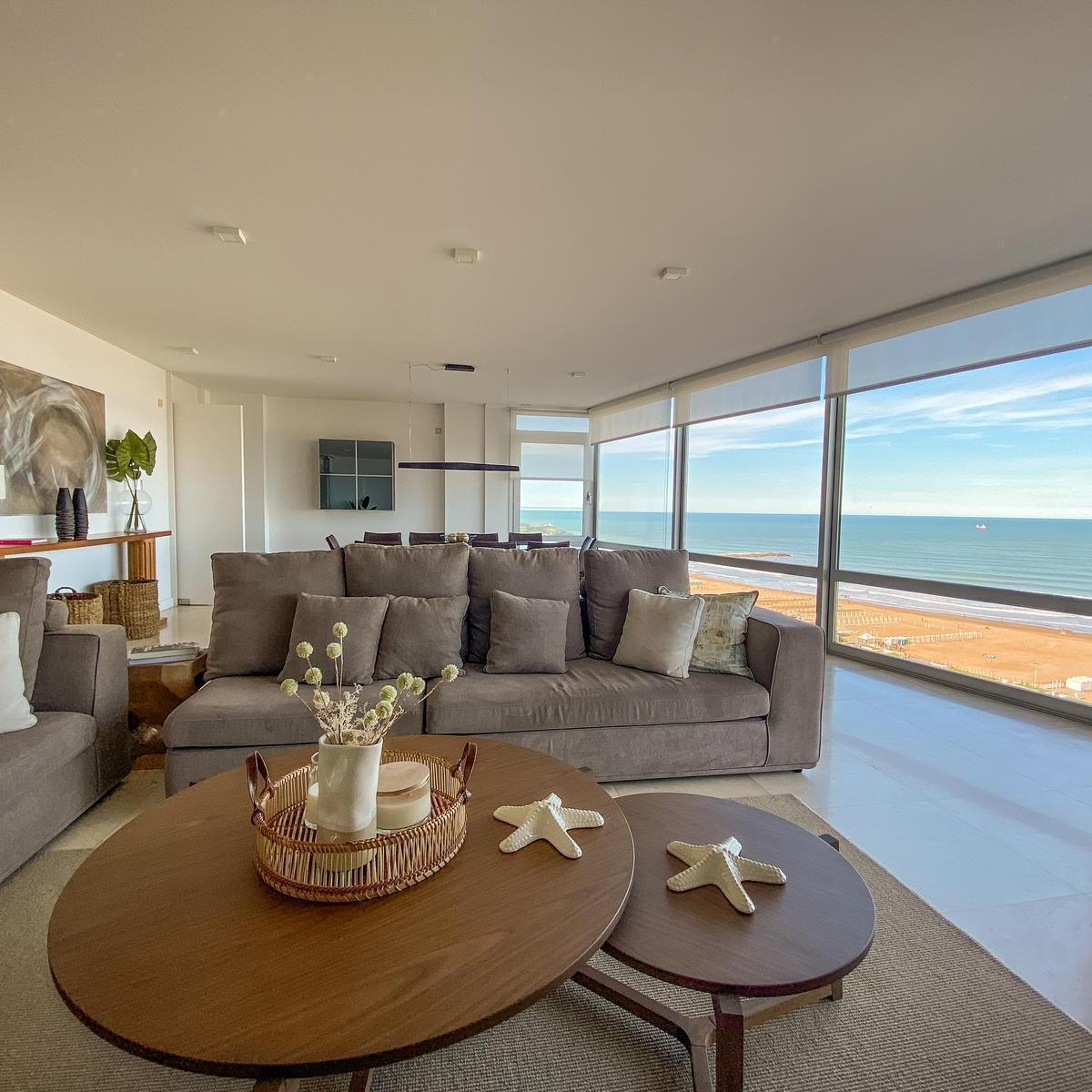 Ubicado frente al mar, exclusivo semi piso 260m² en Playa Grande