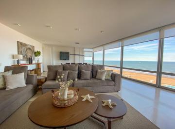 Departamento · 252m² · 4 Ambientes · 2 Cocheras · Alquiler Permanente. Exclusivo Piso de 260 m² Frente Al Mar en Playa Grande | 3 Suites Dependencia