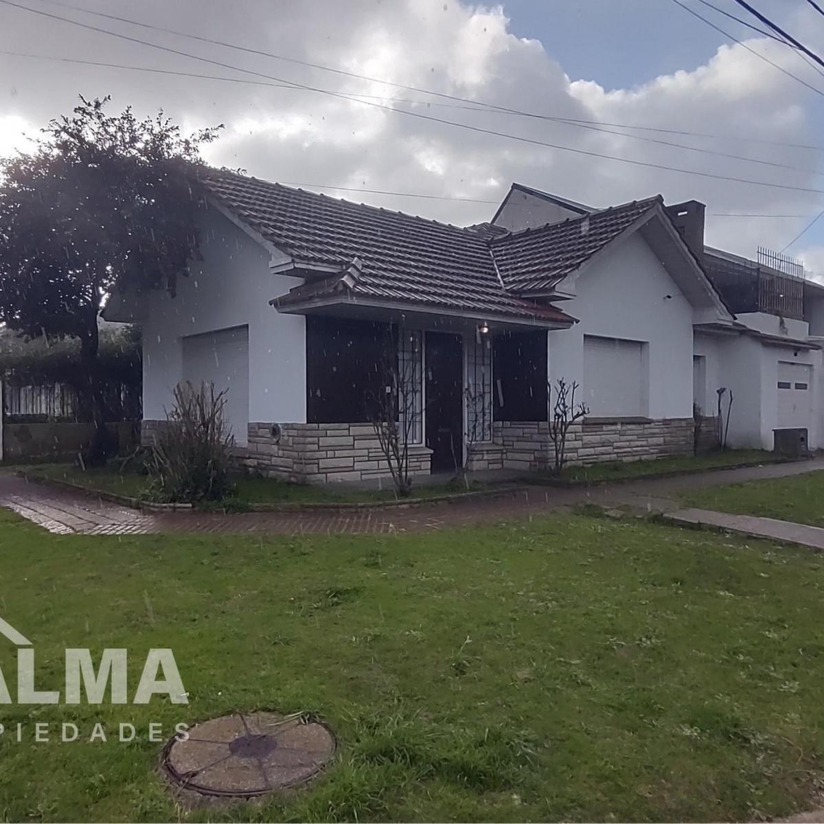 Venta casa 3 amb con dos cocheras Y terraza - parque luro