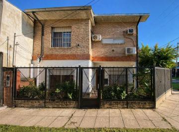 Casa · 206m² · 6 Ambientes · 2 Cocheras · Venta Casa 6 Amb 2 Plantas Fcio. Varela 2 Cocheras
