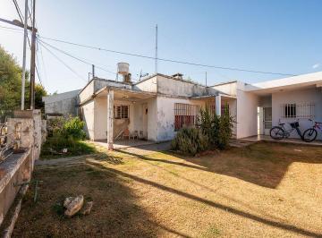 Casa · 163m² · 5 Ambientes · 1 Cochera · Venta de 2 Casas Mas Local en Alvarez Apto Credito
