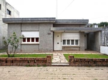 Casa · 178m² · 7 Ambientes · 1 Cochera · Casa en Venta 3 Dorm. en Carcaraña