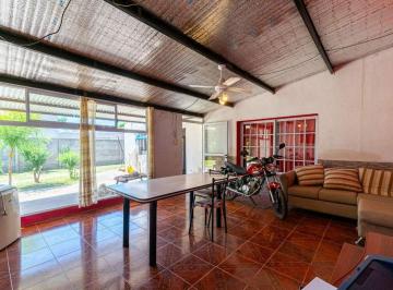Casa · 171m² · 6 Ambientes · 1 Cochera · Casa en Venta Alvarez con Dos Locales