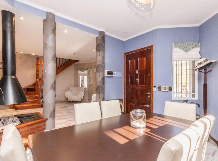 Casa · 169m² · 5 Ambientes · 1 Cochera