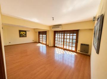 Departamento de 4 ambientes, Quilmes · Piso 4 Ambientes con Balcones, Bauleras y 2 Cocheras Cubiertas en Venta