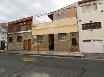 PH · 190m² · 4 Ambientes · Venta PH de 4 Ambientes - Parque Chacabuco - Terraza - Entrada Independiente - Permuta - Financia