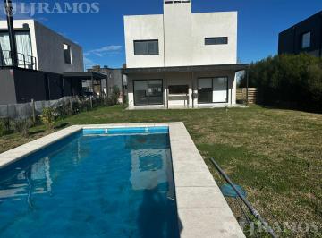 Casa · 169m² · 4 Ambientes · Casa en Alquiler con Pileta, Parque en 2 Plantas con Aires en Araucarias Pg