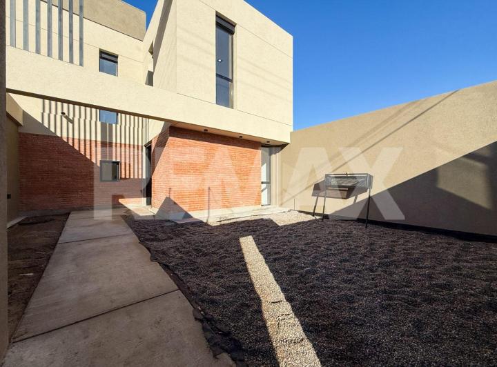 Casa · 120m² · 4 Ambientes · 2 Cocheras