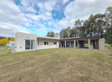Casa · 160m² · 4 Ambientes · 1 Cochera · Venta Casa 4 Ambientes en Miralagos 1 - La Plata