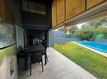Casa · 262m² · 4 Ambientes · 2 Cocheras · Venta Casa 4 Amb con Pileta El Carmencito