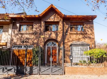 Casa · 215m² · 4 Ambientes · 2 Cocheras · Venta Casa 4 Ambientes Apta Credito Quilmes