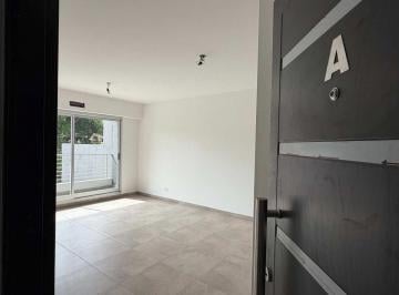 Departamento · 42m² · 2 Ambientes · Venta Depto 2 Amb con Balcon Corrido - en Caseros
